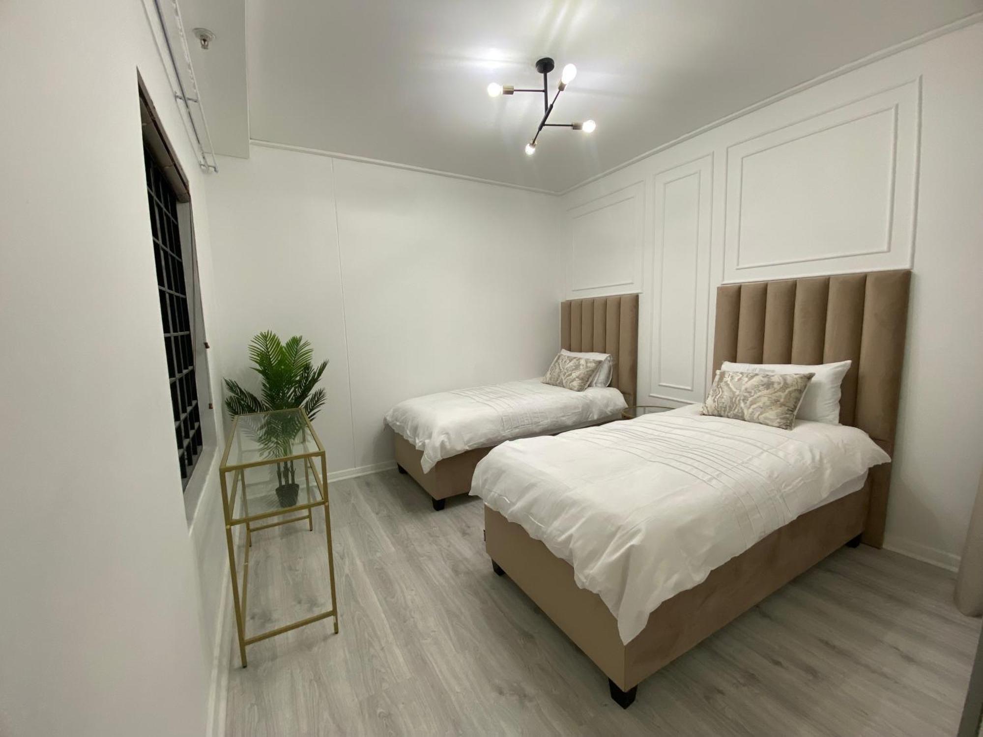 Apartment Luxe Living- Flatrock