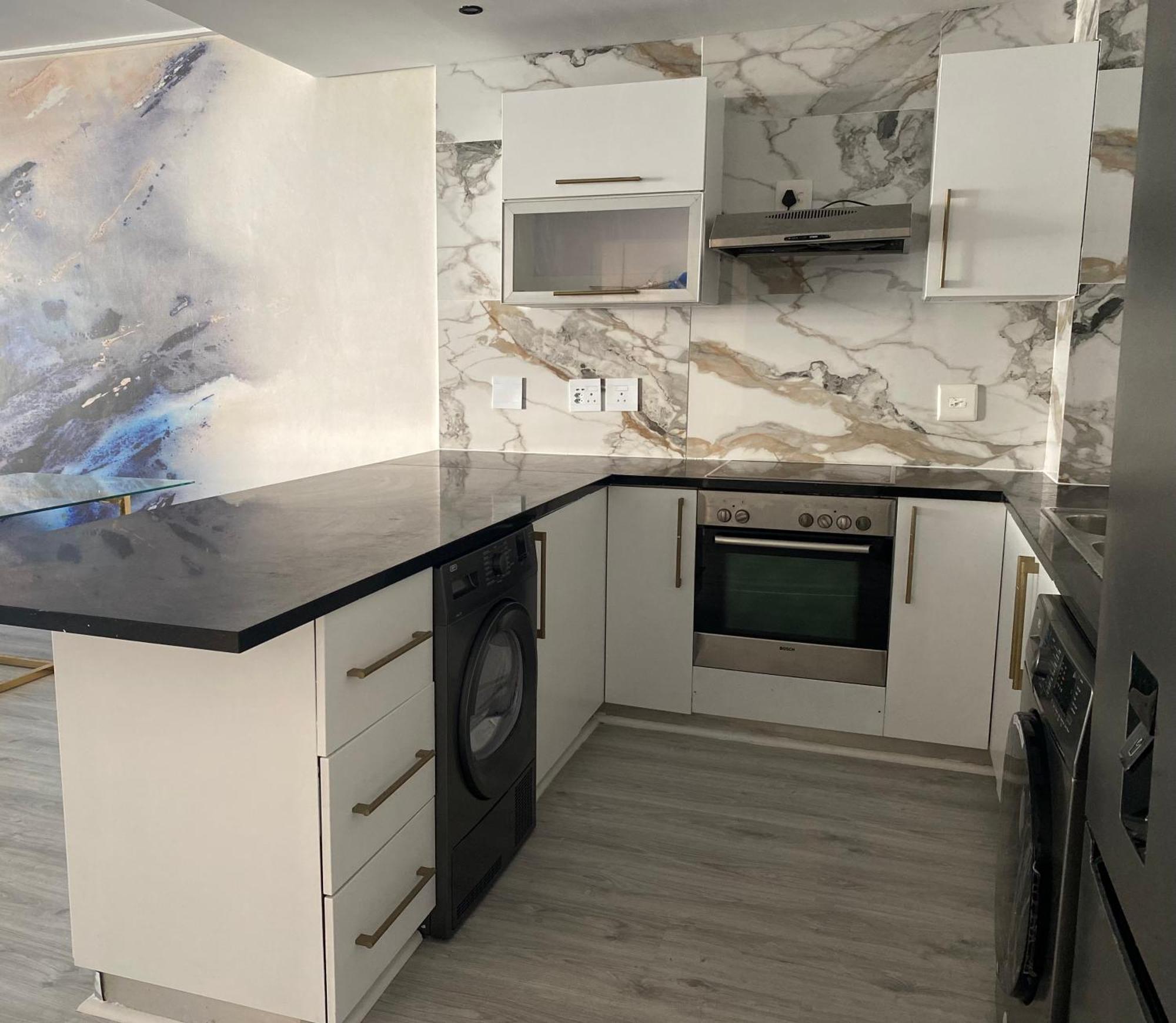 Apartment Luxe Living- Flatrock
